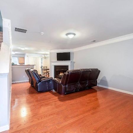 Beautiful Cozy 3-Bedroom Townhome Retreat Atlanta Bagian luar foto
