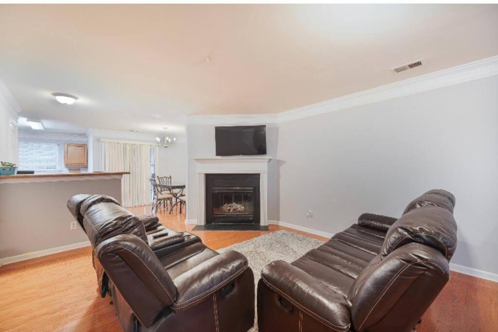 Beautiful Cozy 3-Bedroom Townhome Retreat Atlanta Bagian luar foto
