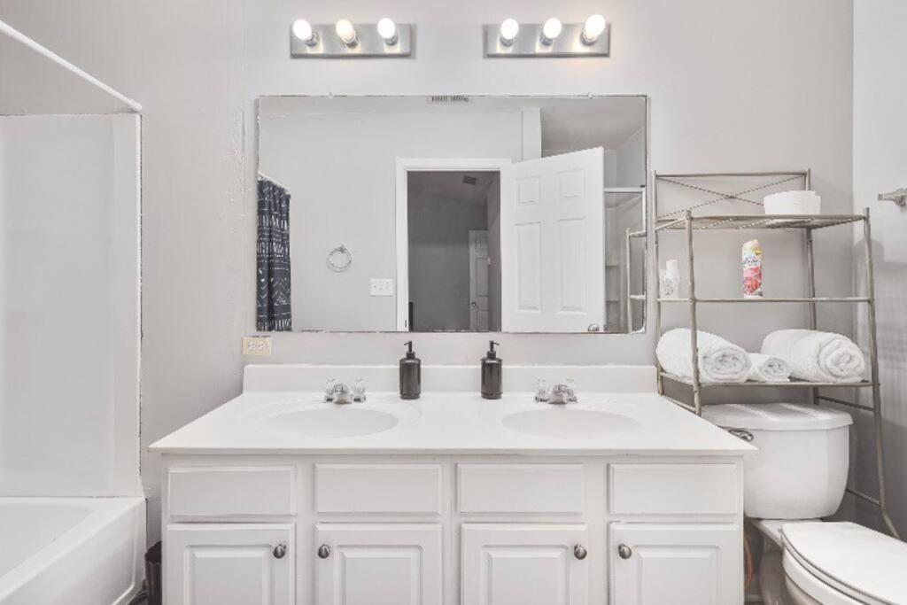 Beautiful Cozy 3-Bedroom Townhome Retreat Atlanta Bagian luar foto