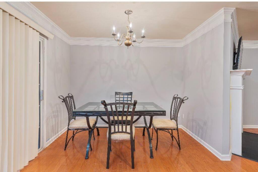 Beautiful Cozy 3-Bedroom Townhome Retreat Atlanta Bagian luar foto