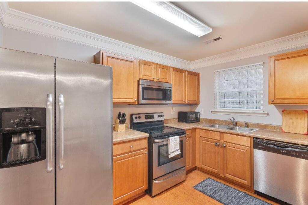 Beautiful Cozy 3-Bedroom Townhome Retreat Atlanta Bagian luar foto